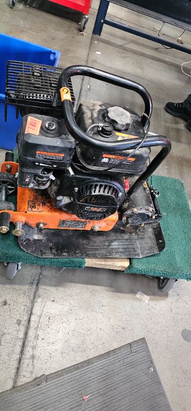 Photo 8 of ***PARTS ONLY***VEVOR Plate Compactor,2.8HP 78.5cc Gas Engine, 5600VPM Force Vibratory Compaction Tamper,1920LBS Compactor with 18.7 x 11.8 in Plate for Walkways,Patios,Asphalts,Paver Landscaping,EPA Compliant
