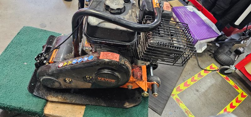 Photo 9 of ***PARTS ONLY***VEVOR Plate Compactor,2.8HP 78.5cc Gas Engine, 5600VPM Force Vibratory Compaction Tamper,1920LBS Compactor with 18.7 x 11.8 in Plate for Walkways,Patios,Asphalts,Paver Landscaping,EPA Compliant
