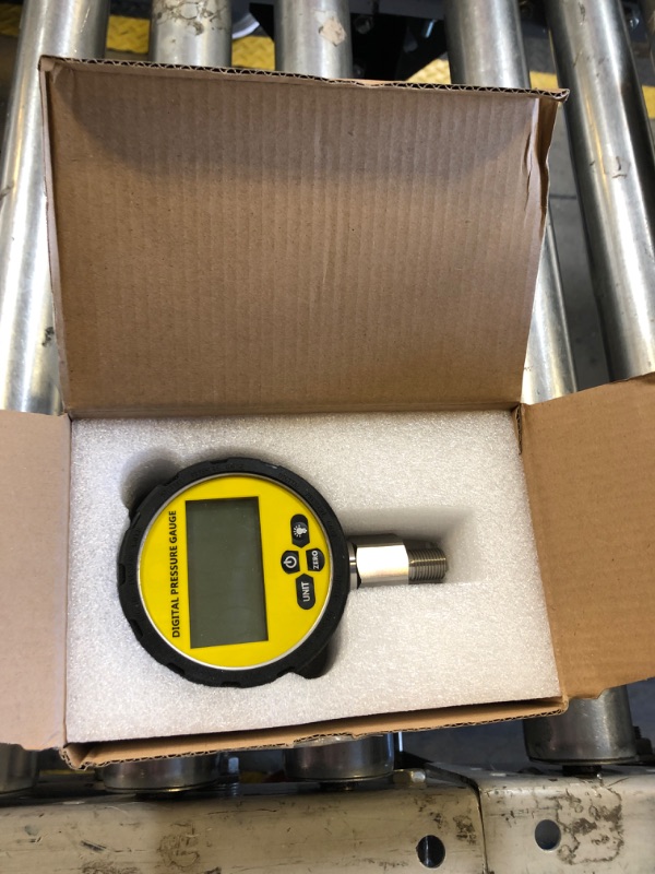 Photo 2 of 10000PSI Digital Hydraulic Pressure Gauge Pressure Manometer Pressure Sensor with 1/4-Inch NPT Connector Base Entry 700BAR/70Mpa 3.15" Dial Size (Black Silicone Protective Boot)