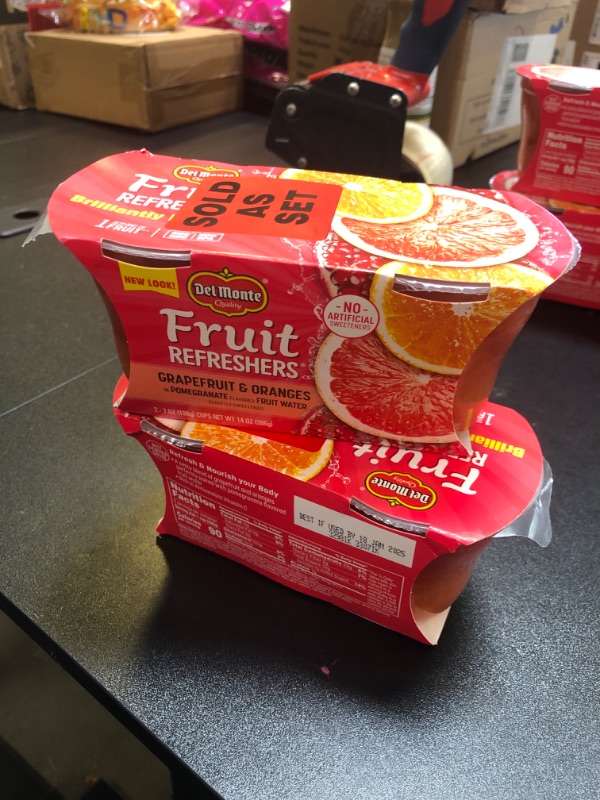 Photo 2 of 2 PCK Del Monte Refreshers Grapefruit and Oranges in Pomegranate Fruit Water Cups, 7 Ounce 4 CT EXP JAN 18 2025