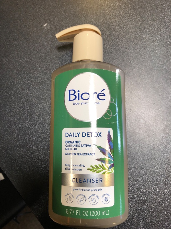 Photo 1 of BIORE DAILY DETOX CLEANSER 6.77 FL OZ