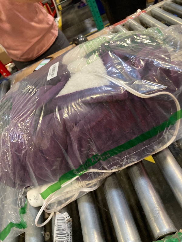 Photo 2 of *HEAT DOES NOT WORK* Roamfish Electric Blanket Purple Heated Throw - 62"×84" Super Soft Flannel Sherpa Heated Blanket with 6 Heating Levels, 1-9hrs Timer Auto Shut Off Fast Heating Over-Heated Protection