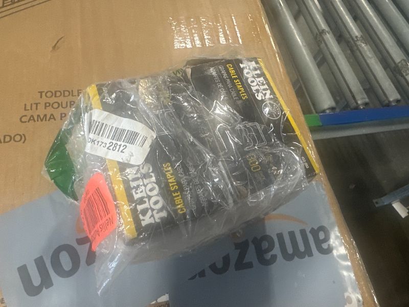 Photo 1 of  Staples, 2 Packs, 300 x 5/16-Inch and 300 x 11/32-Inch **STAPLES ONLY**