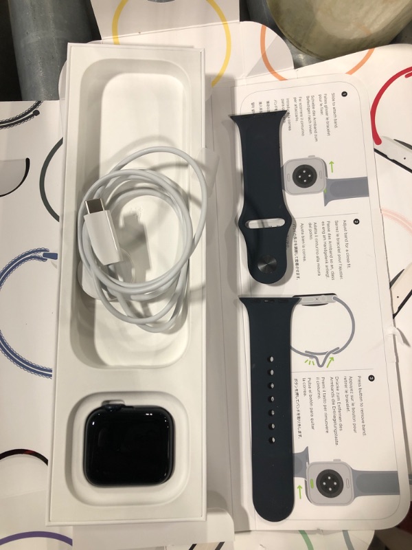 Photo 3 of Apple Watch SE (2nd Gen) [GPS 40mm] Smartwatch with Midnight Aluminium Case with Midnight Sport Band S/M. Fitness and Sleep Trackers, Crash Detection, Heart Rate Monitor, Retina Display