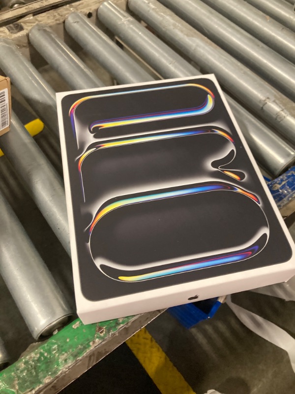 Photo 1 of Apple iPad Pro 13-Inch (M4): Built for Apple Intelligence, Ultra Retina XDR Display, 256GB, 12MP Front/Back Camera, LiDAR Scanner, Wi-Fi 6E, Face ID, All-Day Battery Life — Space Black