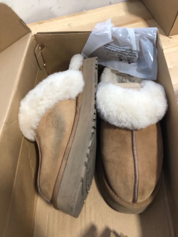 Photo 3 of **USED**
UGG Women's Disquette Slipper, Chestnut, 9