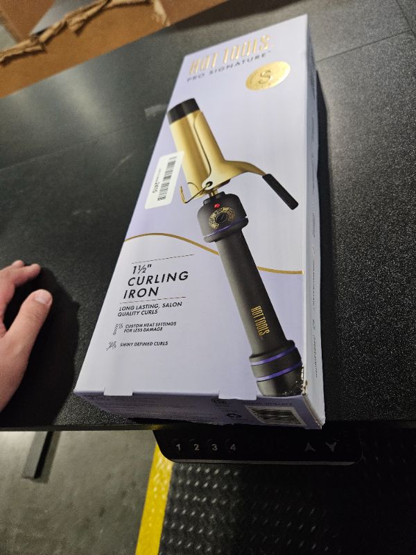 Photo 1 of **USED**
Hot Tools 1 1/2" Curling Iron for Beginners | Long-Lasting Results, Defined Curls and Easy to Use with Temperature Control for All Hair Types up to 430?