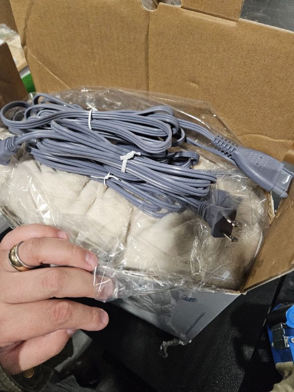 Photo 1 of **USED**
Sealy Electric Blanket Queen Size, Flannel Heated Blanket with 10 Heating Levels & 1-12 Hours Auto Shut Off, Fast Heating Warm Blanket, Machine Washable, Beige, 84 x 90 Inch