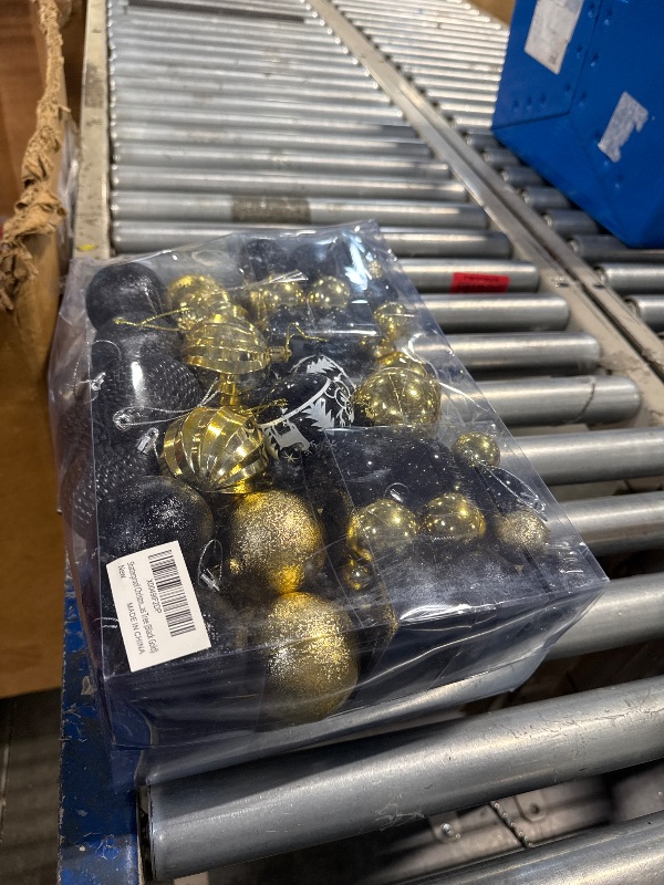 Photo 1 of 102PCS Black and Gold Christmas Ornaments,Assorted Plastic Shatterproof Christmas Ornaments,Christmas Balls Ornaments,Xmas Tree Ornaments, Christmas Tree Decorations Set