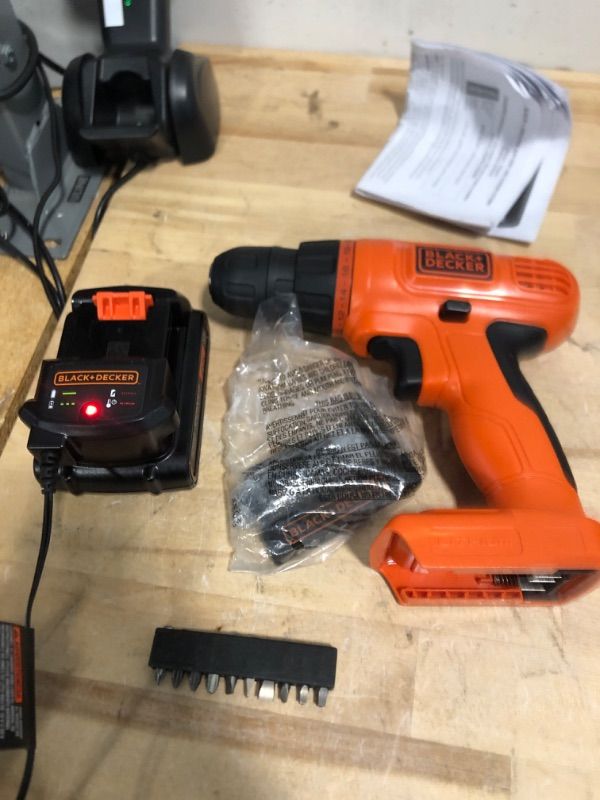 Photo 3 of ***battery dead*** BLACK+DECKER 20V MAX POWERECONNECT Cordless Drill/Driver + 30 Piece Bits and Drivers Kit (LD120VA)