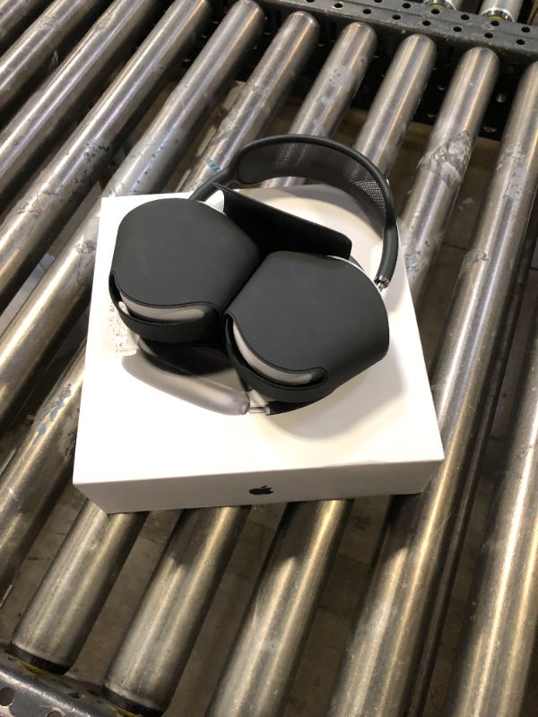 Photo 3 of Apple AirPods Max Wireless Over-Ear Headphones