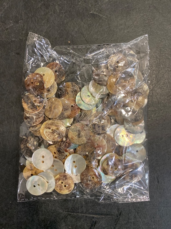 Photo 1 of New Upick 11/13/15/23mm 100pcs Shell Buttons Sewing Craft Buttons 2 Holes (20mm)
