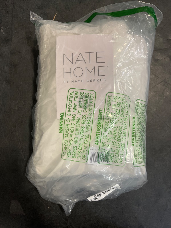 Photo 1 of (Q) Nate Home by Nate Berkus 200TC 100% Cotton Percale 4-Piece Sheet Set | Crisp, Cool, and Breathable Bedding from mDesign - Queen Size - 1 Flat Sheet/1 Fitted Sheet/2 Pillowcases, Snow (White)