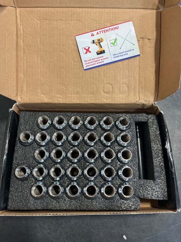 Photo 1 of EZISOE 32 PCS M14x1.5 Lug Nuts Chrome, Closed End Duplex XL Spline Lug Nuts with 1 Socket Key for Avalanche Express Silverado Suburban Savana 8 Lug Aftermarket Wheels