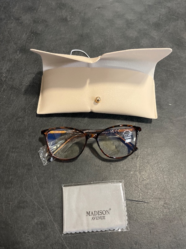 Photo 1 of Madison Avenue Square Vintage TR90 Blue Light Blocking Reading Glasses for Women with Case, Anti Glare/Eyestrain Computer Readers Demi 2.01034674181
LPNPMDR8530745
