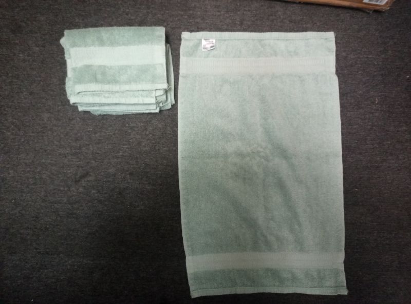 Photo 1 of (3) 15"x26in Hand Towels (LIGHT GREEN)
