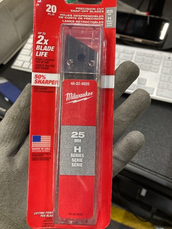 Photo 2 of 

















































Milwaukee Tool 20 Piece Precision Snap Blades 25MM


