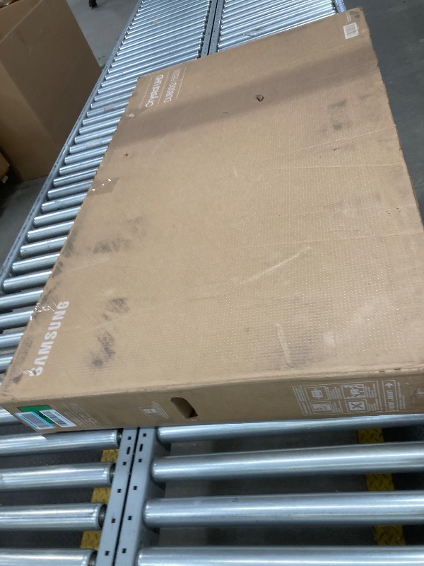 Photo 1 of 55” Class DU8000 Series Crystal UHD Smart Tizen TV (2024)