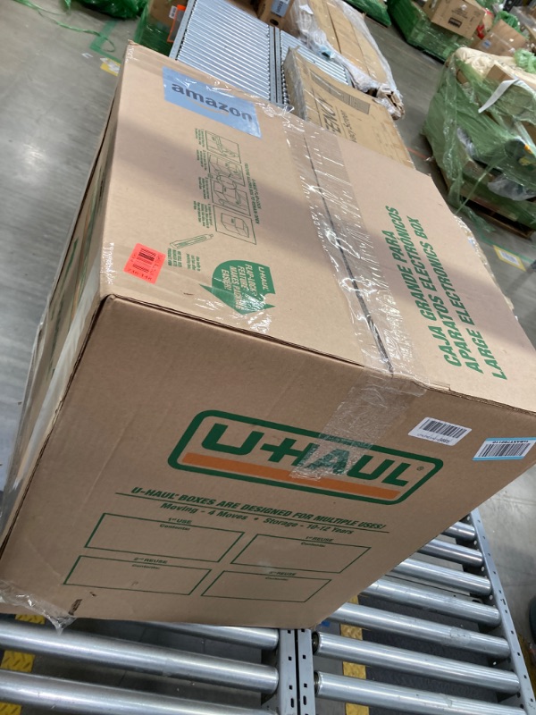 Photo 1 of Gator Cases Pro Series Rotationally Molded 6U Rolling Rack Case with 19" Depth, Tow Handle & Recessed Wheels; Made in USA (G-PROR-6U-19)