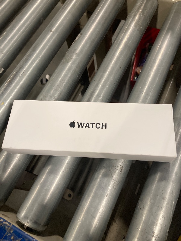 Photo 2 of ***Missing Charger***
Apple Watch SE (2nd Gen) [GPS 40mm] Smartwatch with Midnight Aluminium Case with Midnight Sport Band S/M. Fitness and Sleep Trackers