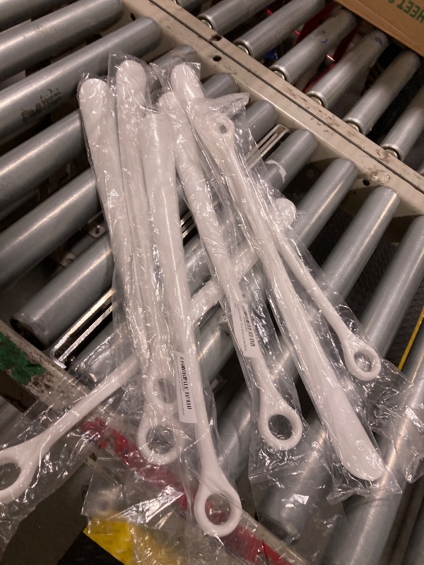 Photo 1 of **Made in The USA** 19" Long Handled, Molded Shoe Horn, White 5 unid 