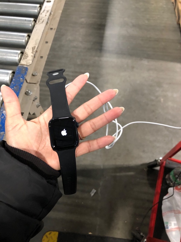 Photo 3 of  NO BOX------------BE ADVISEDApple Watch SE (2nd Gen) [GPS 40mm] Smartwatch with Midnight Aluminium Case with Midnight Sport Band S/M. Fitness and Sleep Trackers