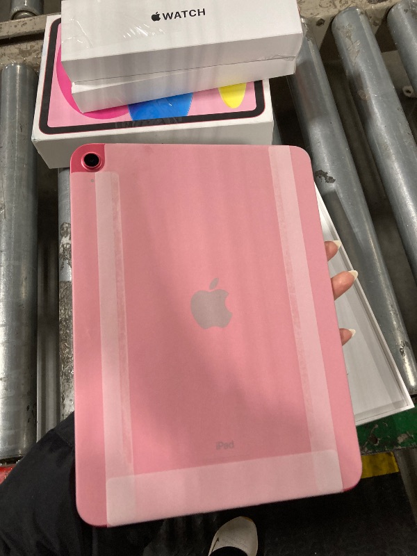 Photo 2 of Apple iPad (10th Generation): with A14 Bionic chip
BOX OPENED FOR INSPECTION***