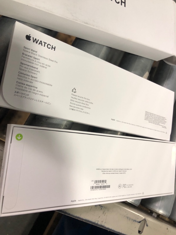 Photo 2 of ****SEALED**** Apple Watch SE (2nd Gen) [GPS 44mm] Smartwatch with Midnight Aluminium Case with Midnight Sport Band M/L. Fitness and Sleep Trackers