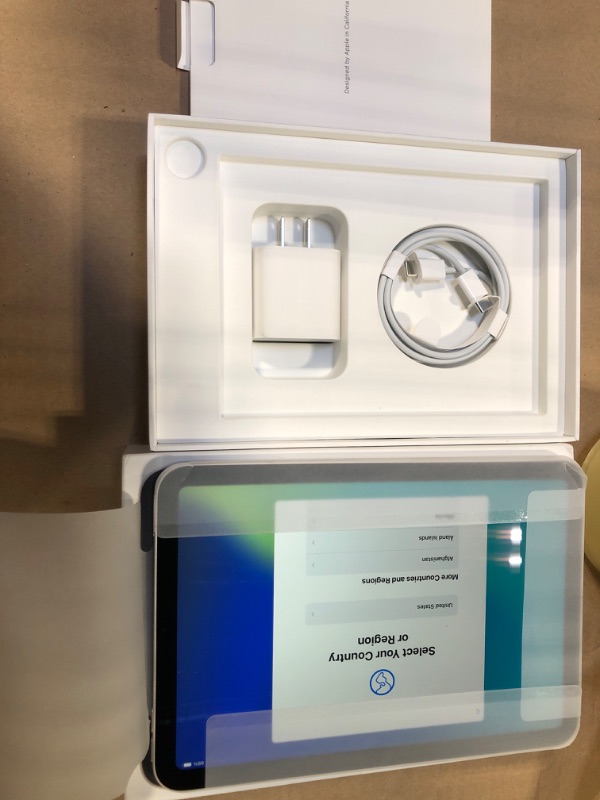 Photo 1 of Apple iPad Mini (6th Generation): A15 Bionic, 8.3-inch Liquid Retina Display, 64GB, Wi-Fi 6, 12MP front/12MP Back Camera, Touch ID, All-Day Battery Life – Starlight
