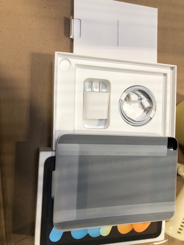 Photo 1 of Apple iPad Mini (6th Generation): A15 Bionic, 8.3-inch Liquid Retina Display, 64GB, Wi-Fi 6, 12MP front/12MP Back Camera, Touch ID, All-Day Battery Life – Starlight