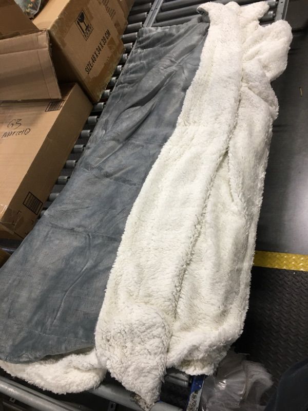 Photo 2 of ***grey or light grey*** NANPIPER Sherpa Blanket Twin Thick Warm Blanket for Winter Bed Super Soft Fuzzy Flannel Fleece/Wool Like Reversible Velvet Plush Blanket (Light Grey Twin Size 60"x80")