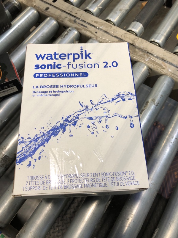 Photo 2 of ***USED***Waterpik Sonic-Fusion 2.0 Professional Flossing Toothbrush