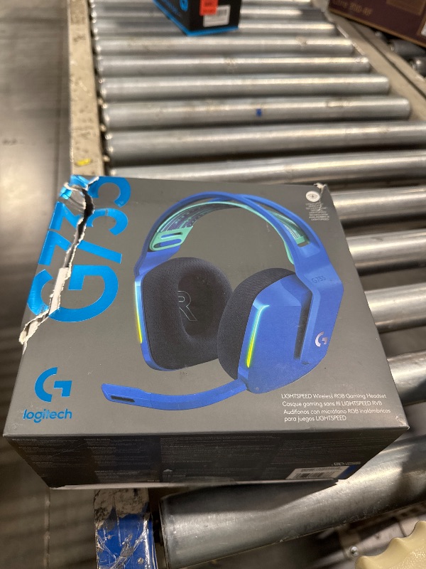 Photo 1 of Logitech G733 LIGHTSPEED Wireless Gaming Headset with suspension headband, LIGHTSYNC RGB, Blue VO!CE mic technology and PRO-G audio drivers - Blue