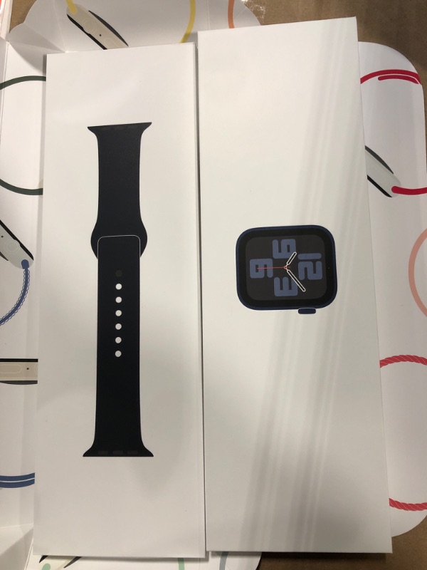 Photo 3 of ****NEW/ FACTORY SEALED ****Apple Watch SE (2nd Gen) [GPS 44mm] Smartwatch with Midnight Aluminium Case with Midnight Sport Band M/L. Fitness and Sleep Trackers