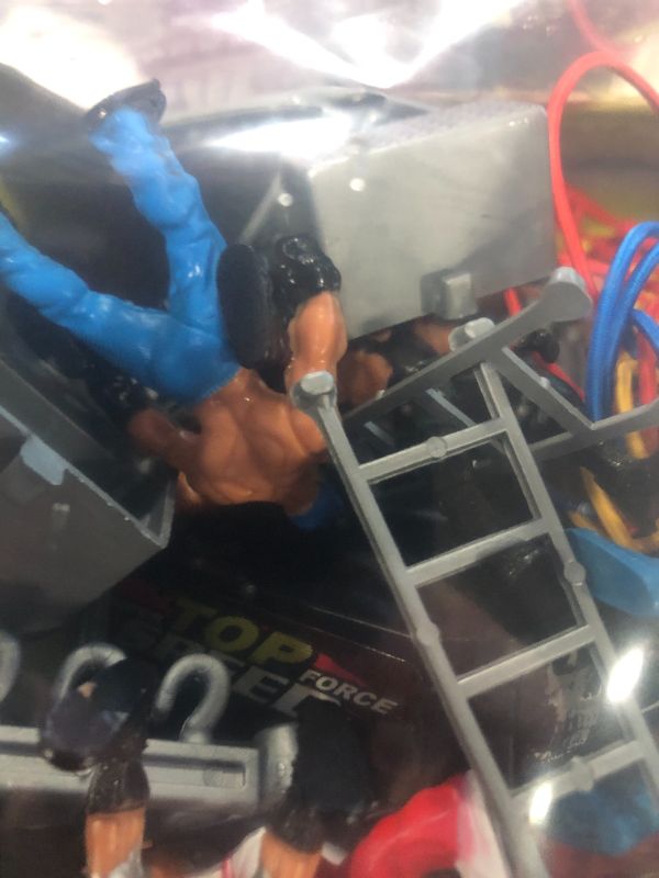 Photo 1 of ***USED***ToyVelt WWE Ring Playset with 32-Piece Wrestling Action Figures for Boys 8-12 Playset, Safe and Durable WWE Toys, Comes with Wrestling Ring, Realistic Action Figures