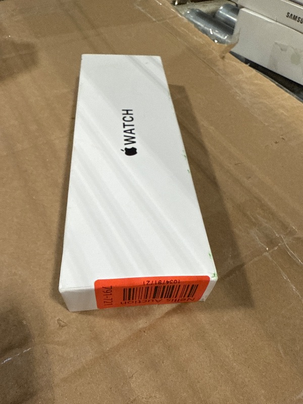 Photo 5 of ***NEW/FACTORY SEALED** Apple Watch SE (2nd Gen) [GPS 40mm] Smartwatch with Aluminum Case with Starlight Sport Loop. Fitness and Sleep Tracker