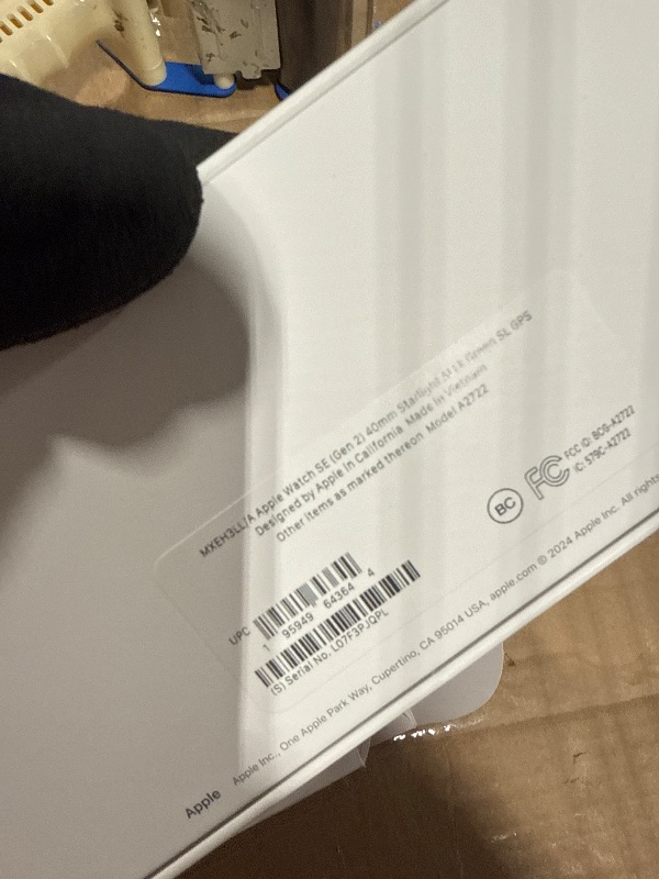 Photo 4 of ***NEW/FACTORY SEALED** Apple Watch SE (2nd Gen) [GPS 40mm] Smartwatch with Aluminum Case with Starlight Sport Loop. Fitness and Sleep Tracker