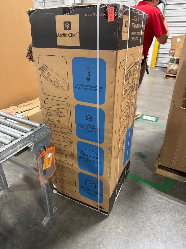 Photo 1 of ARCTIC CHEF ACFR725AMZ6COM 2 Door Apartment Size Refrigerator with Freezer, Stainless