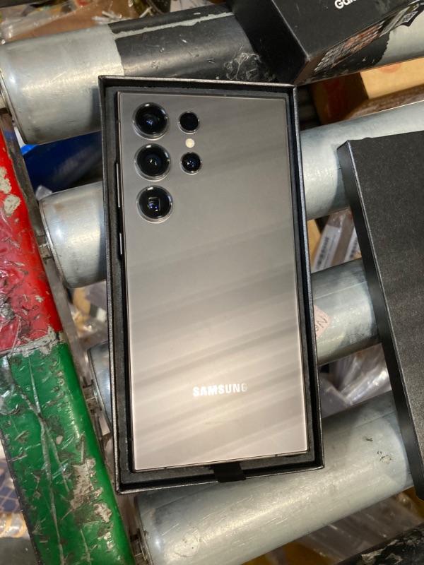 Photo 1 of SAMSUNG Galaxy S24 Ultra Cell Phone