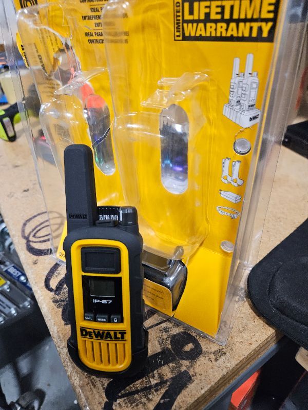 Photo 2 of ***MISSING ONE***
Dewalt DXFRS800 DXFRS800 2 W 22 Channels Two-Way Radios