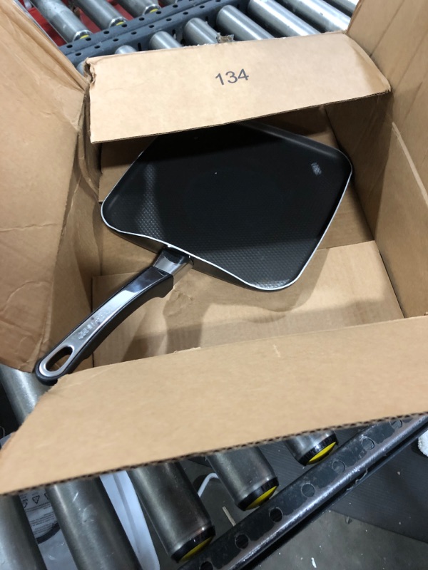 Photo 2 of Farberware - 21745 Farberware High Performance Nonstick Griddle Pan/Flat Grill, 11 Inch, Black Griddle (11")