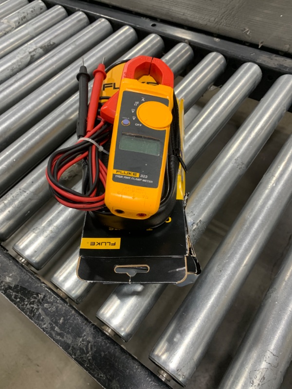 Photo 2 of Fluke 323 Clamp Meter For Commercial/Residential Electricians, Measures AC Current To 400 A,Measures AC/DC Voltage To 600 V, Resistance And Continuity, Includes 2 Year Warranty And Soft Carrying Case