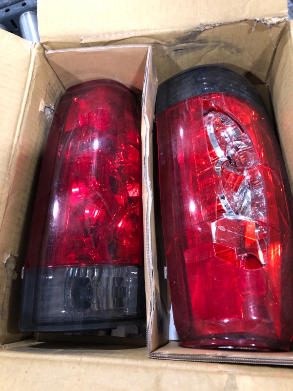 Photo 2 of 1 IS BROKEN (SOLD AS PARTS) - AnzoUSA 211140 Cadillac/Chevrolet/GMC Red/Clear G5 Tail Light Assembly - (Sold in Pairs)