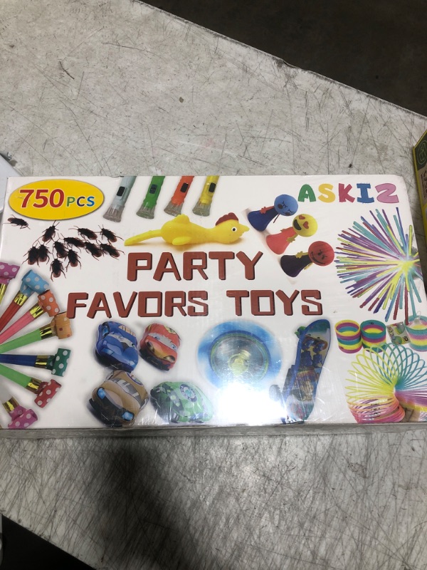 Photo 2 of 750 Pieces Party Favors Toys Bulk
