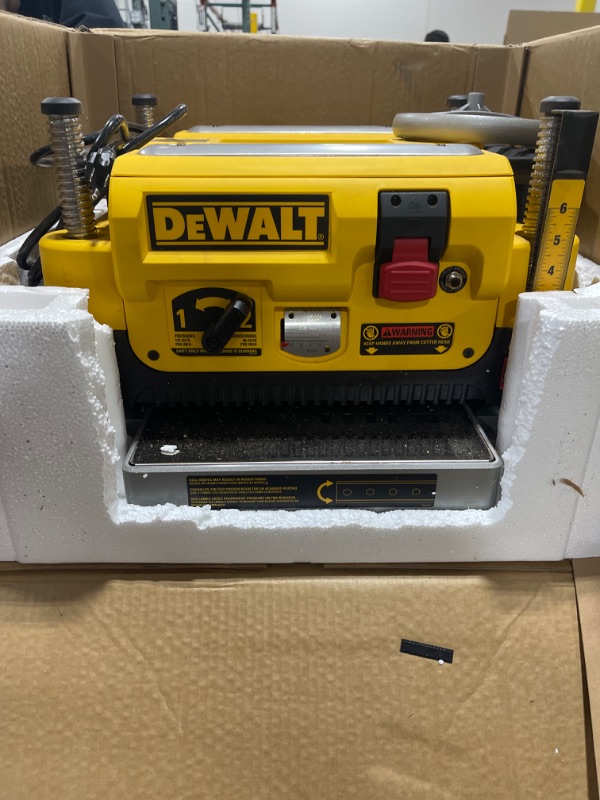 Photo 4 of DEWALT Planer, Thickness Planer, 13-Inch, 3 Knife for Larger Cuts, Two Speed 20,000 RPM Motor, Corded (DW735)