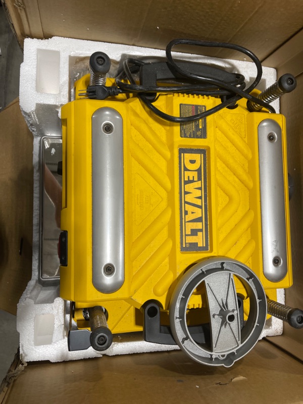 Photo 5 of DEWALT Planer, Thickness Planer, 13-Inch, 3 Knife for Larger Cuts, Two Speed 20,000 RPM Motor, Corded (DW735)