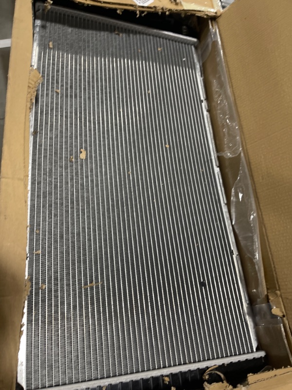 Photo 2 of DNA Motoring OEM-RA-13229 OE Style Bolt-On Aluminum Heavy Duty Cooling Radiator Compatible with 15-18 Expedition, 11-14 F-150 / Mark LT, 15-17 Navigator