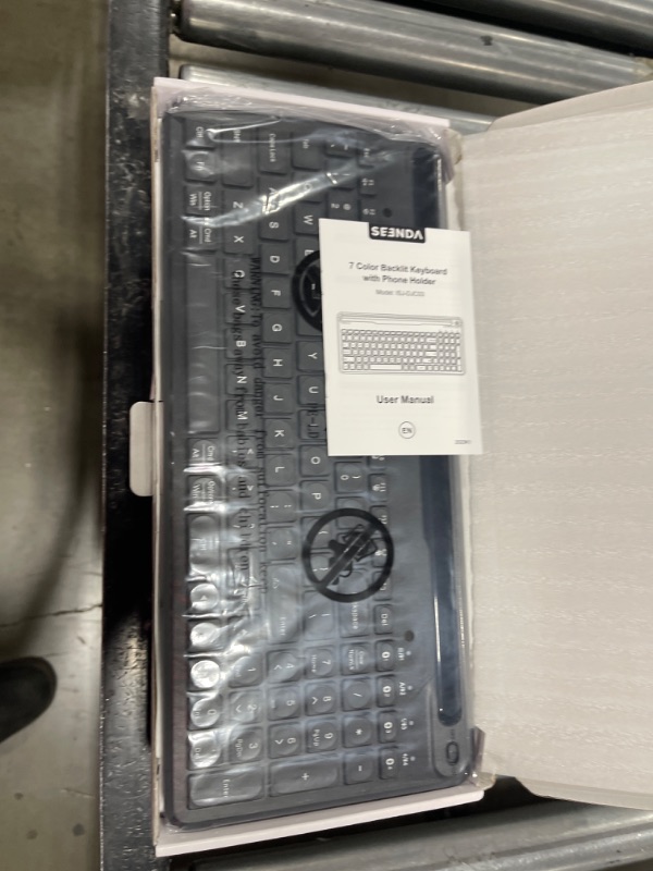 seenda Backlit MultiDevice Bluetooth Keyboard for Tablet Phone