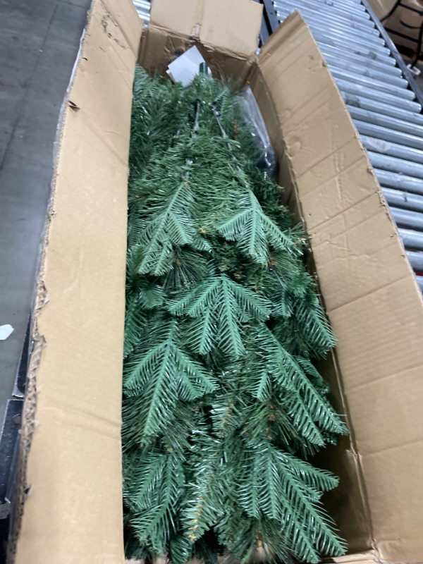 Photo 2 of 6FT Artificial Christmas Tree, Green Holiday Christmas Tree, Xmas Tree,Party Decoration,2318 Branch Tips and Reinforced Metal Base & Easy Assembly