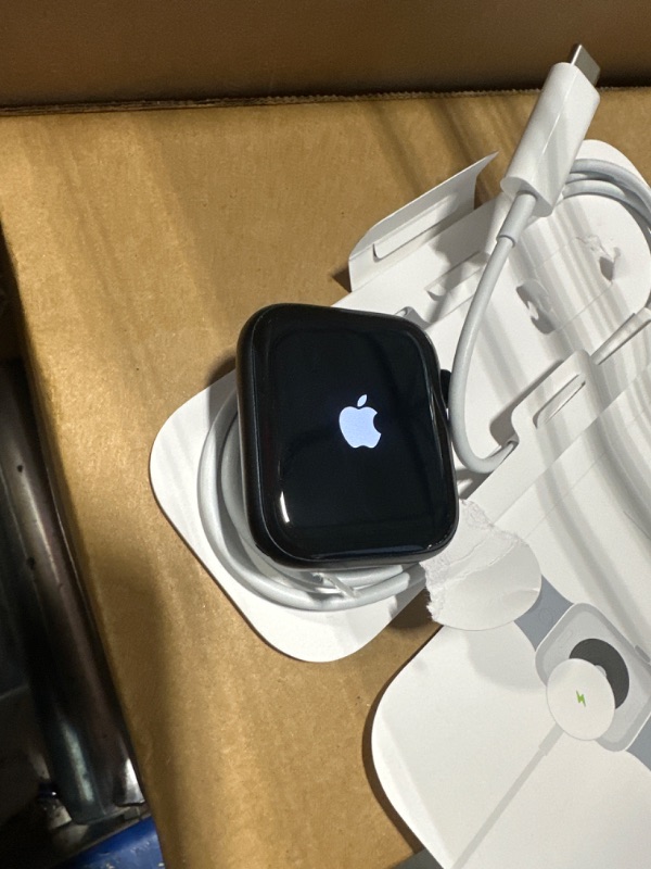 Photo 2 of Apple Watch SE (2nd Gen) [GPS 44mm] Smartwatch with Midnight Aluminium Case with Midnight Sport Band M/L. Fitness and Sleep Trackers